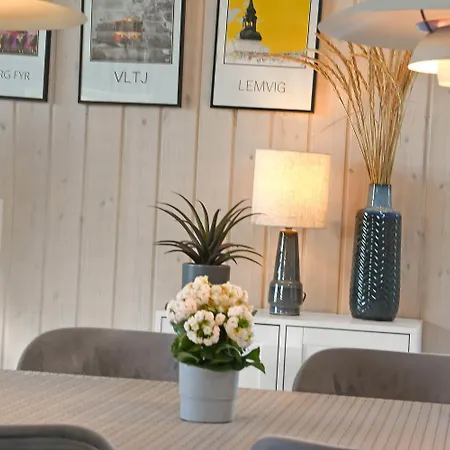 Spacious Well-kept Summerhouse By North Sea Sj593 Ferienhaus