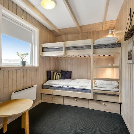 Spacious Well-kept Summerhouse By North Sea Sj593 Ferienhaus
