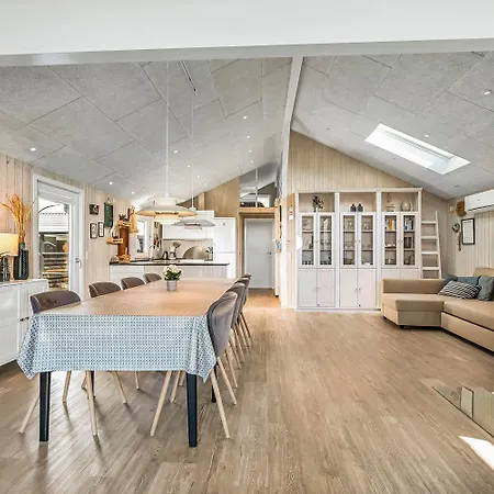 Spacious Well-kept Summerhouse By North Sea Sj593 Ferienhaus *