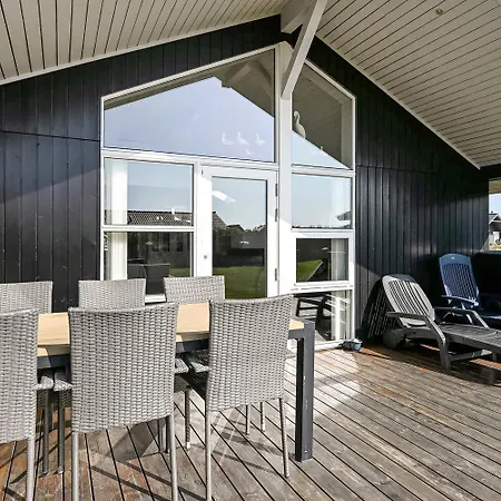 Spacious Well-kept Summerhouse By North Sea Sj593 Vakantiehuis